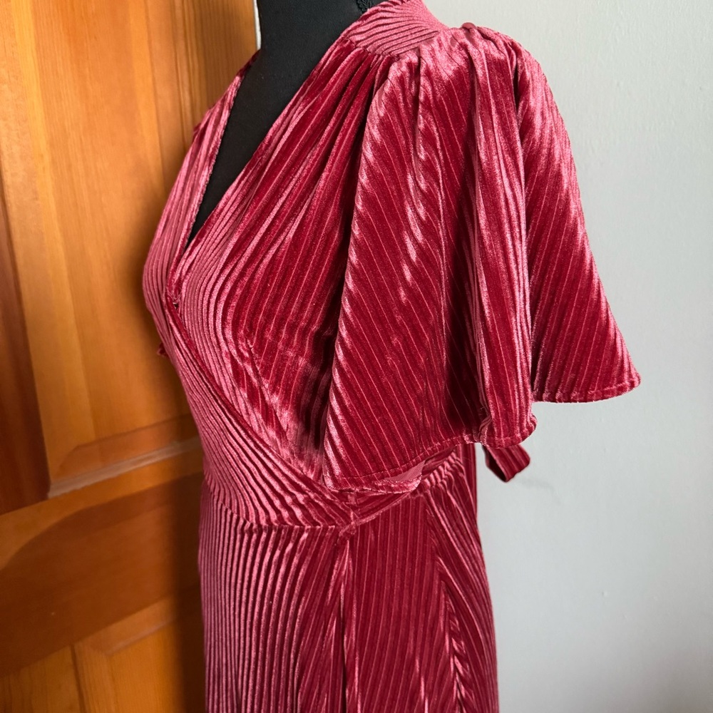 Simplee Raspberry Wrap Dress - Picture 8 of 14